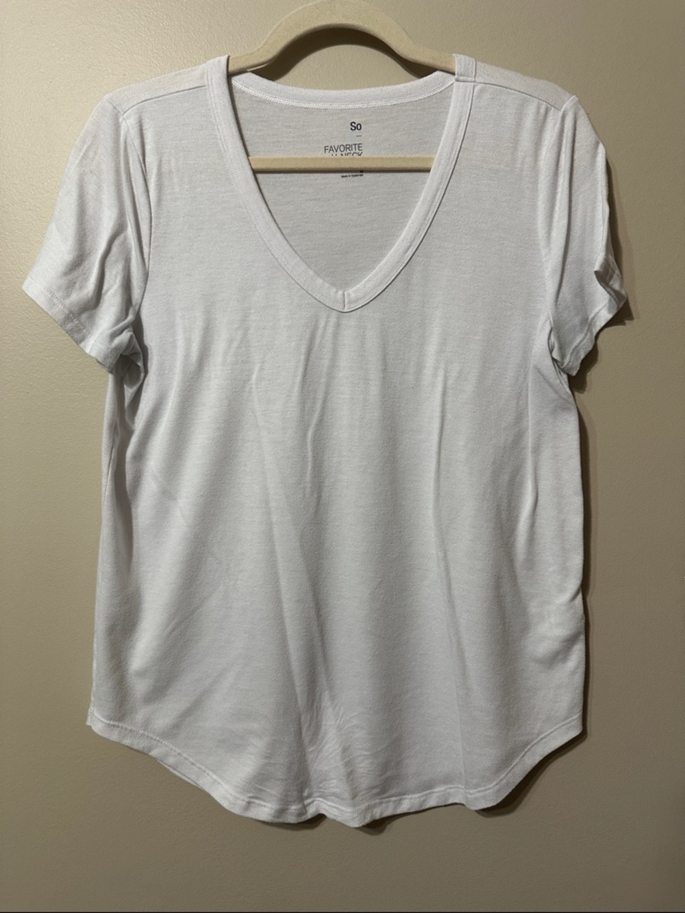 SO White Favorite V-Neck Short Sleeve Tee
